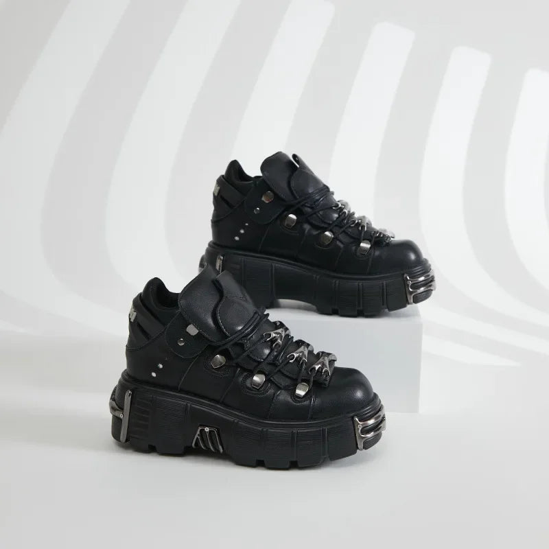 Frühling und Herbst Neue Damenschuhe Heavy Metal Dicke Sohlen Erhöhen Hoch und Tief Punk Kleine Lederschuhe Schwarze Motorradstiefelette